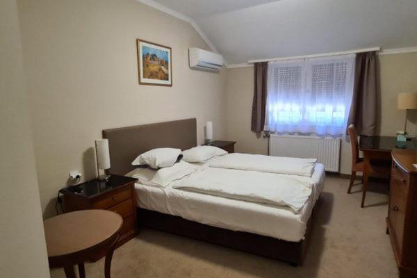 ハトヴァン Korona Panzio Bed & Breakfast エクステリア 写真